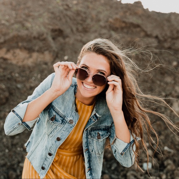 Meet your Posher, Madison - Picture 1 of 1